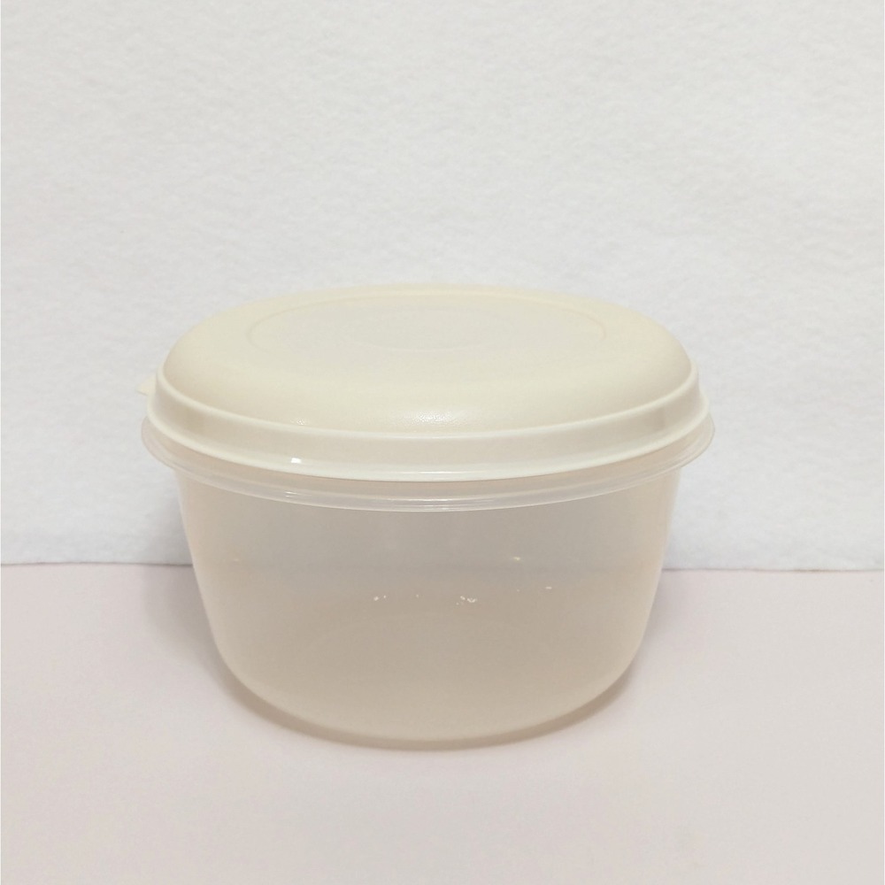 Vintage Rubbermaid Round Servin Saver 2.3 Qt Almond/Ivory Lid #10 Food Storage